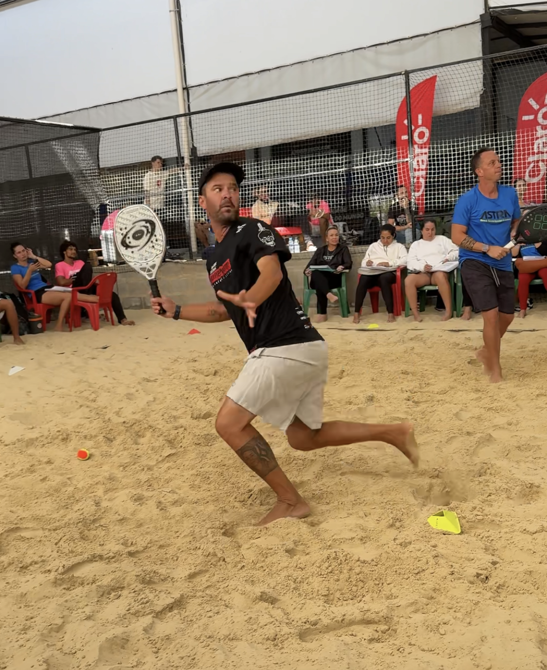 Treino intenso de beach tennis na Escola de Beach Tennis Serginho